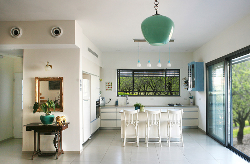 גוף תאורה ירוק